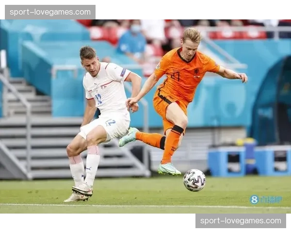 荷兰迎战瑞典战术拆解 邓弗里斯边路传中质量考验北欧防线